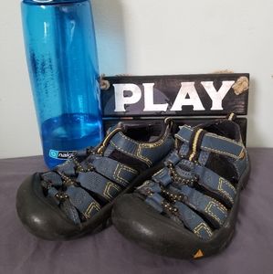 Kids Keen hiking sandal size 11